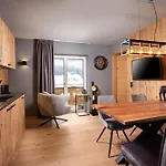 Tatil Evi Schoeneben Big Family Wald im Pinzgau