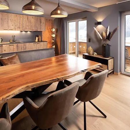 Schoeneben Big Family Wald im Pinzgau